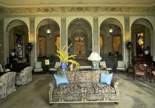 What type of venue are you getting married at?