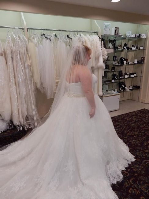I looove dress threads! Are you rocking white?