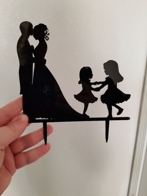 Do couples still use figurine cake toppers? 7
