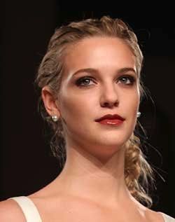 Show me... your wedding hair/makeup!