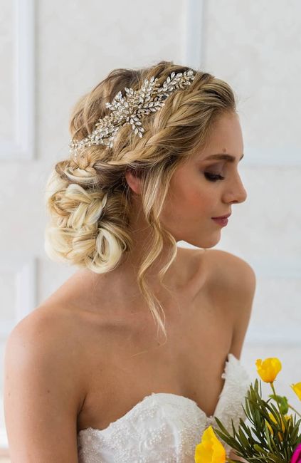 https://shop.nordstrom.com/s/brides-hairpins-serena-crystal-hair-comb/4513984?country=US&currency=US