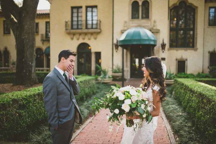 Pros & Cons Of doing a First Look