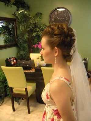 Hairstyles with a Veil (Pics please)