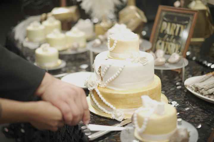 Dresses, and flowers, and themes, oh my! - 4