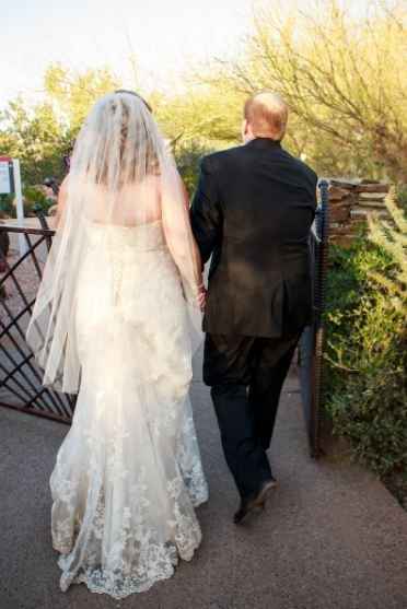 Does the veil color need to match the wedding dress?