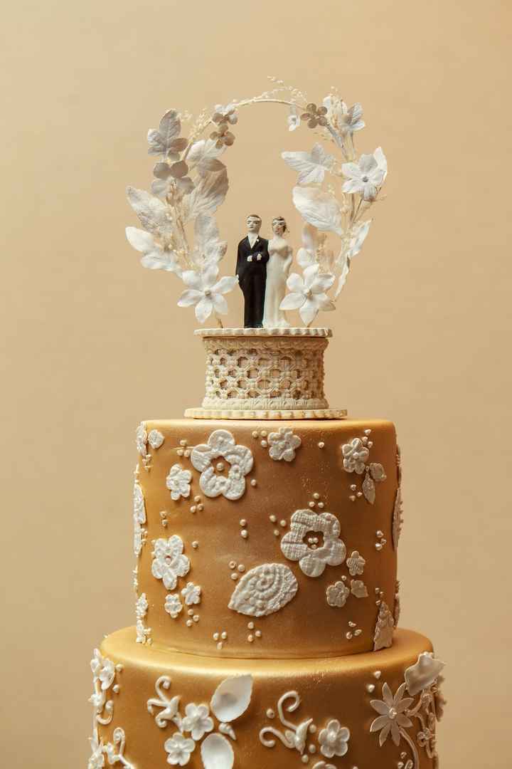 What did/will your wedding cake look like?