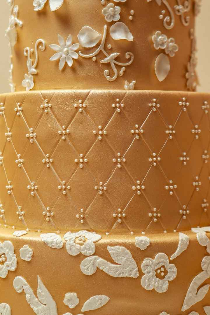 What did/will your wedding cake look like?