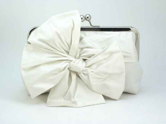 Show me your BRIDAL CLUTCHES