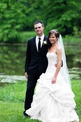 We got married in a barn...and I loved it!! **pics