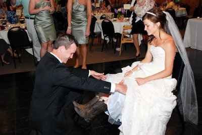We got married in a barn...and I loved it!! **pics