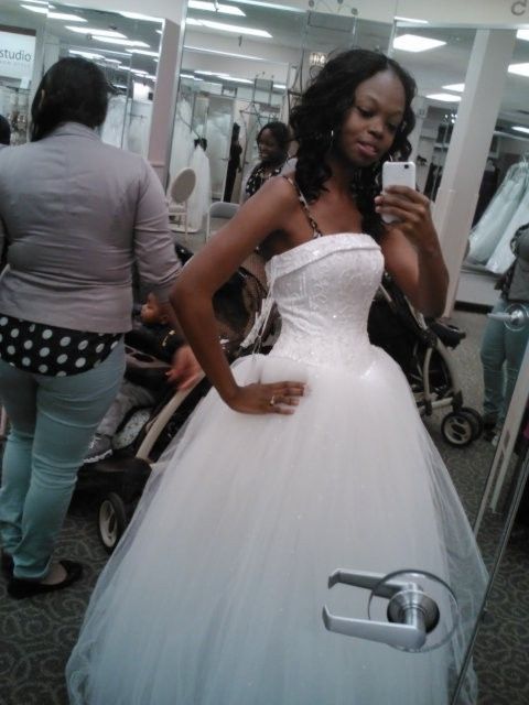 can't exchange my dress... so i guess im going to sell it