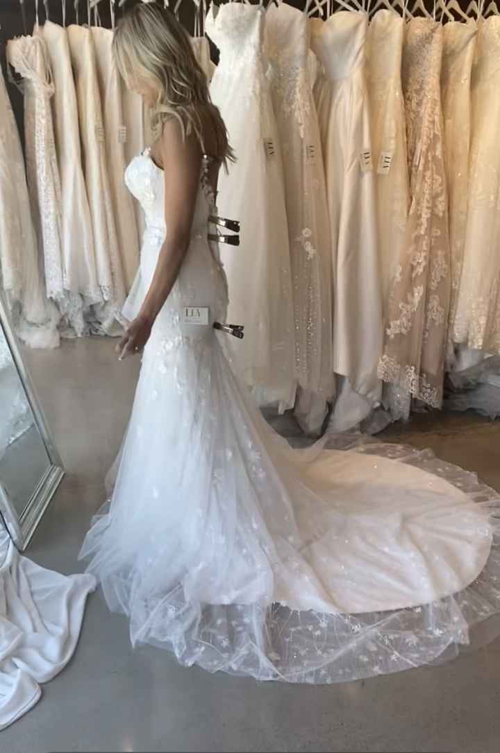 **style of this wedding dress? 4