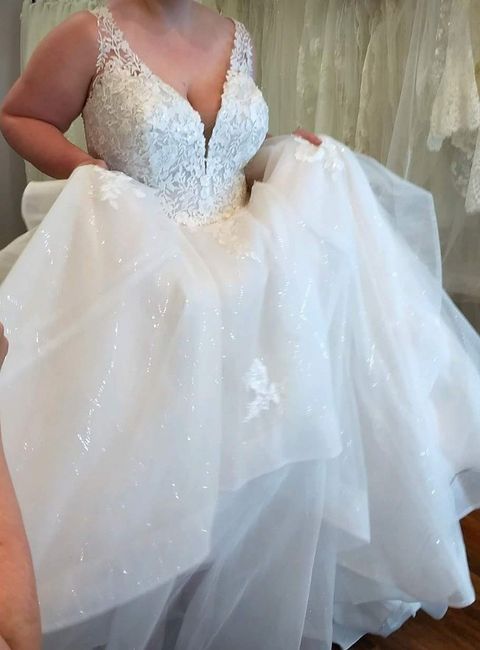What's your favorite part of your wedding dress? 😍 4