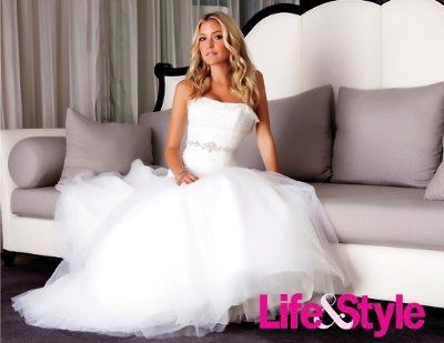 Perfect wedding dress for a Kitty Katy. (Google game)
