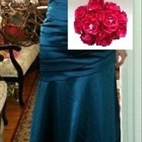 What colour roses go with David's Bridal peacock blue bridesmaid dresses?