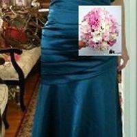 What colour roses go with David's Bridal peacock blue bridesmaid dresses?