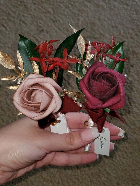 Fake Flowers for brides and bridesmaids ???? 3