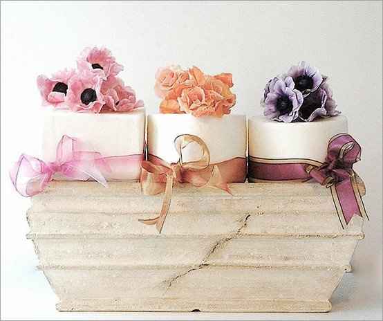 Did anyone have a small wedding cake?