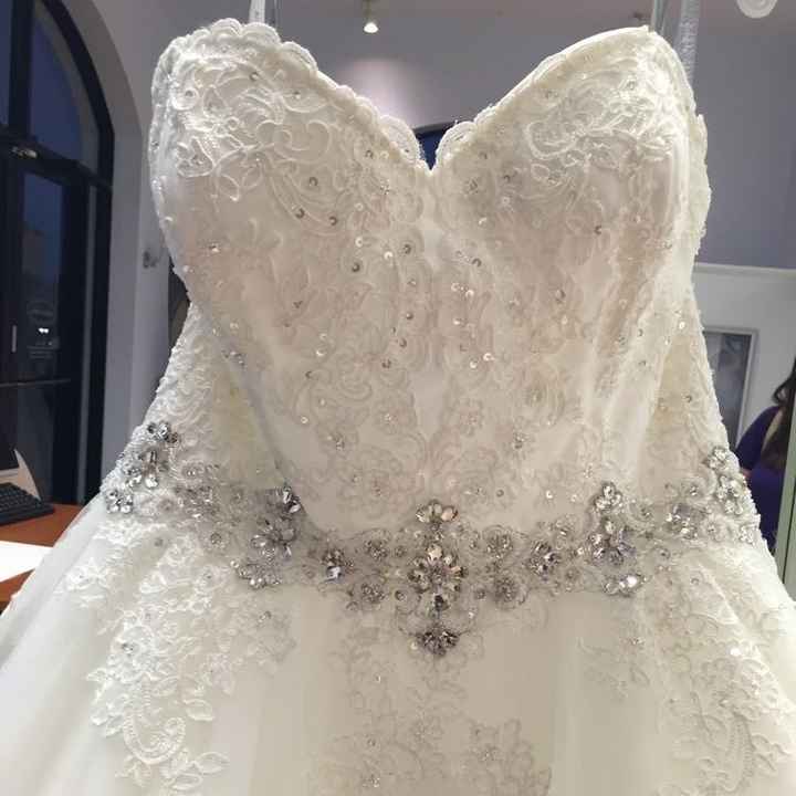 I looove dress threads! Are you rocking white?