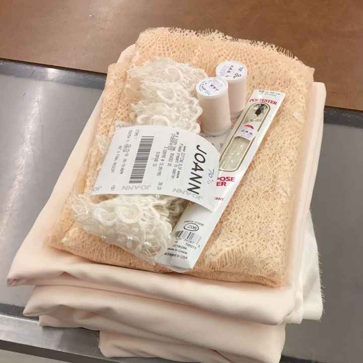 Who has/is going to wear a non-white wedding dress? - 1