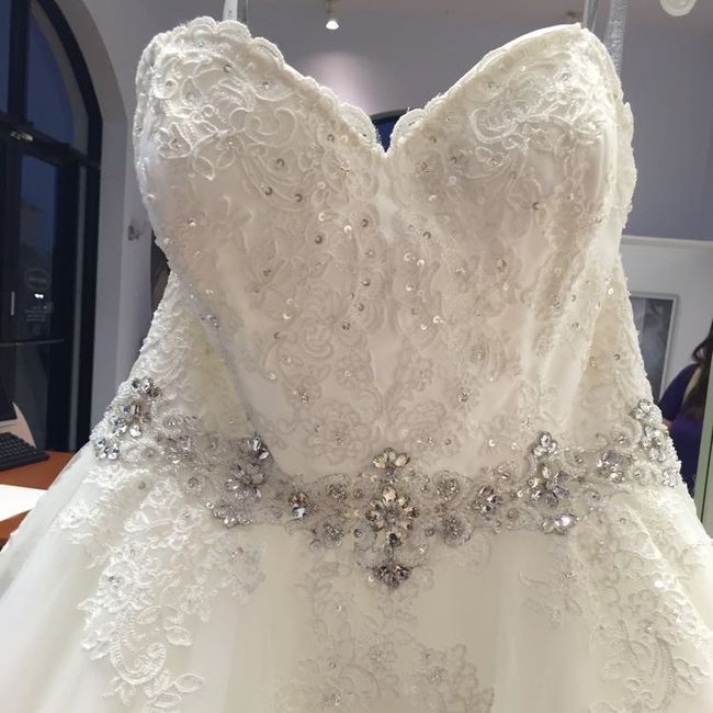 I looove dress threads! Are you rocking white?