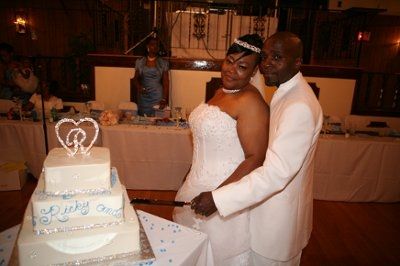 Wedding cakes* I wanna see pics!