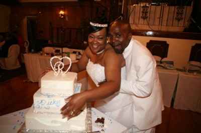 Wedding cakes* I wanna see pics!