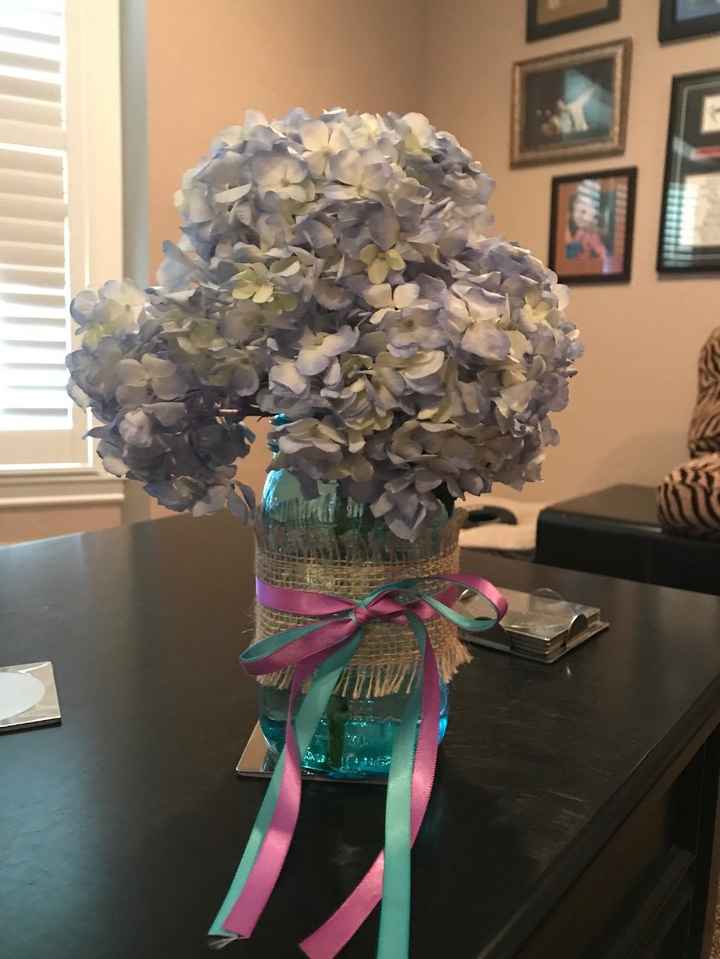 Front mason jar centerpiece with hydrangeas