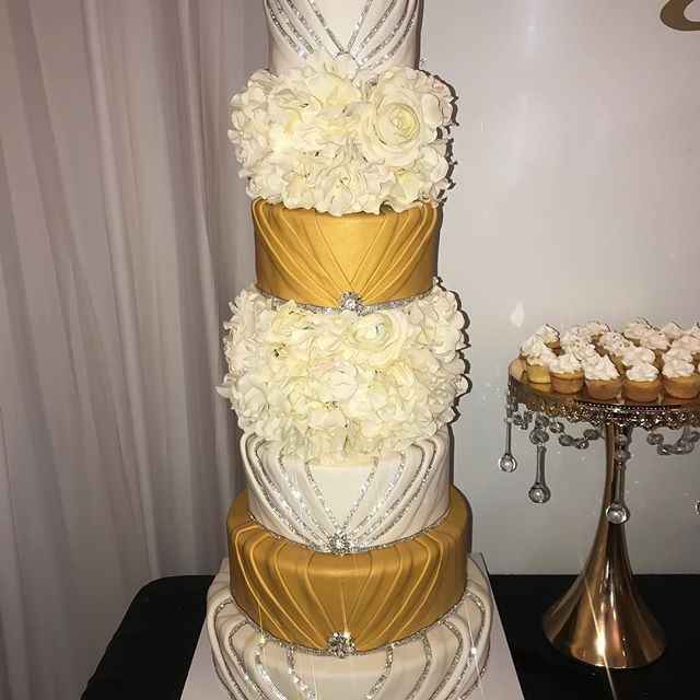 My dream wedding cake...for $1,000K  :-( 