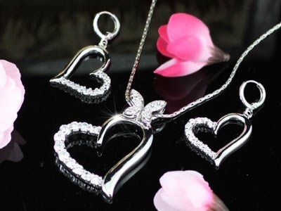 What are you giving for bridesmaids gifts??