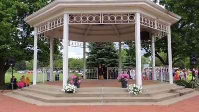 Indoor or outdoor ceremony?