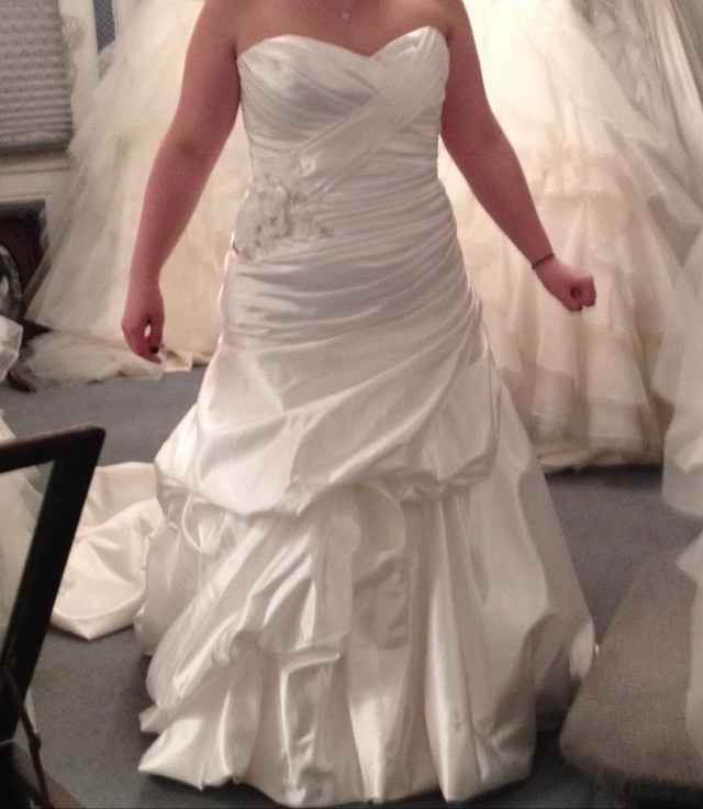 Short brides, show me your wedding dresses