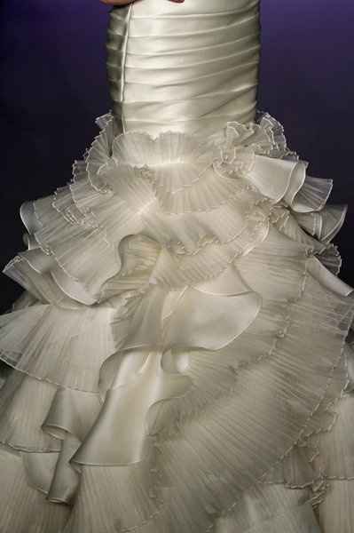 I need help finding engagement photo outfits