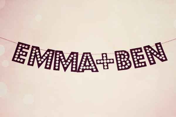 I need help finding engagement photo outfits