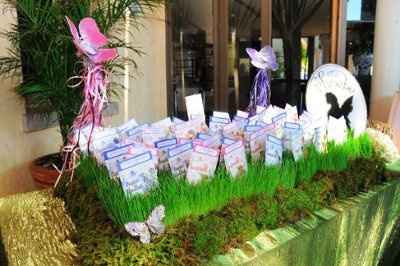 Help!  Creative Minds Needed!  Creative Ways to Incorporate Seed Packets with Escort Cards - Pics
