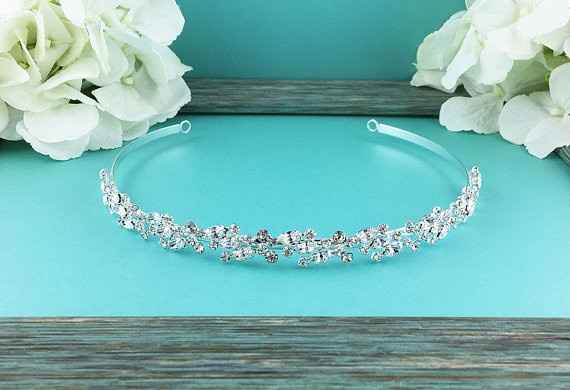 Talk to me about veils and hair accessories!