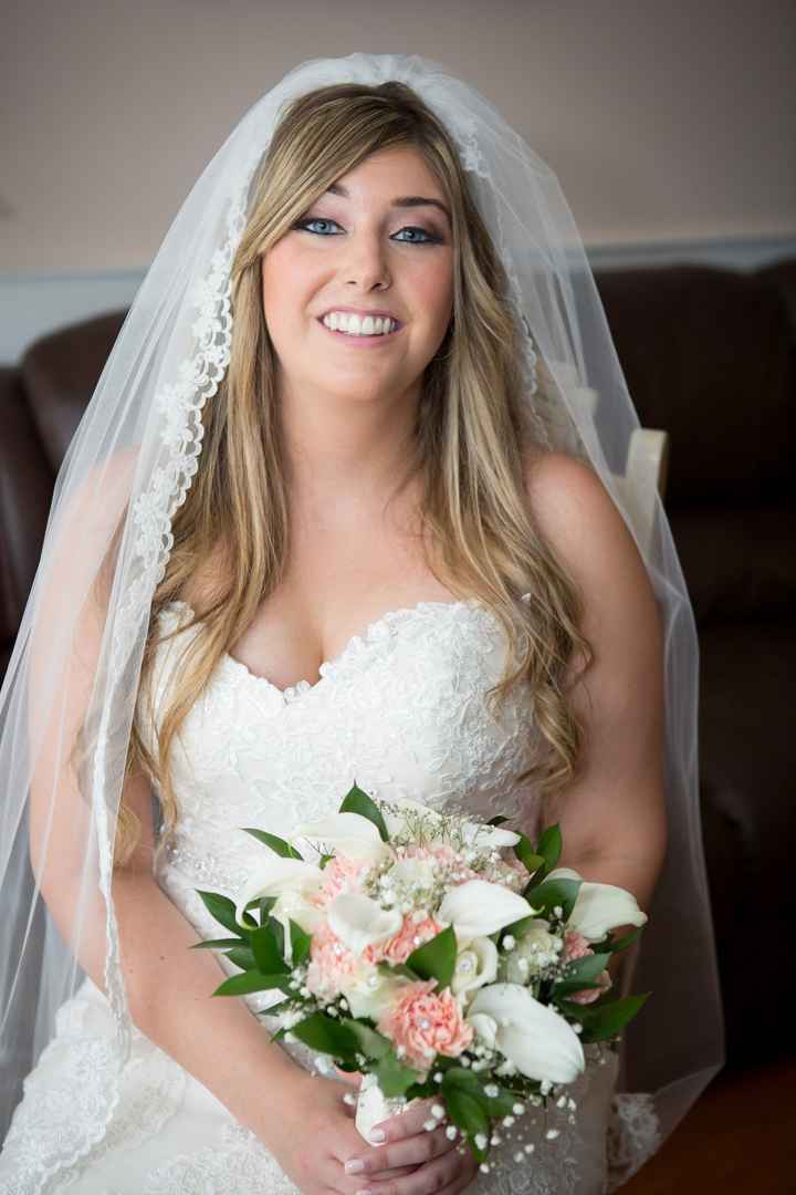 Talk to me about veils and hair accessories!