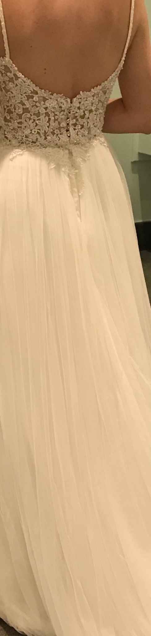 Zipper section shows on tulle skirt - 1