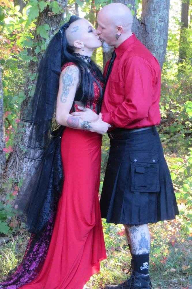 I looove dress threads! Are you rocking white?