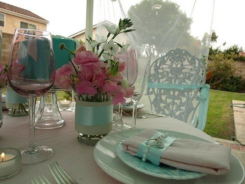adding tiffany blue to my wedding colors