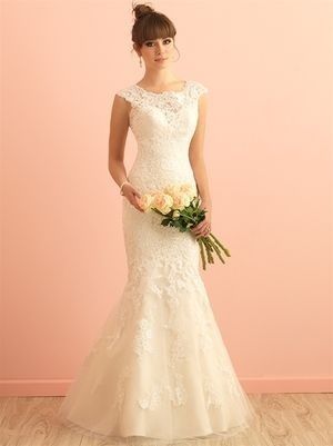 Wha kind of bridesmaid dress goes well with my gown?
