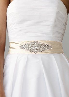 Where are the brides using RED as their color?