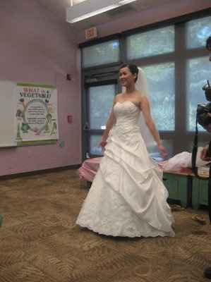 Back and married!  Had the most perfect wedding day.....(TONS of pictures)