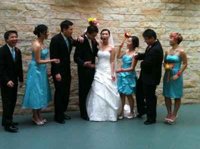 Haha, just gotta share these funny wedding pics