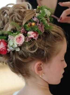 flower girl hairstyle help.!!