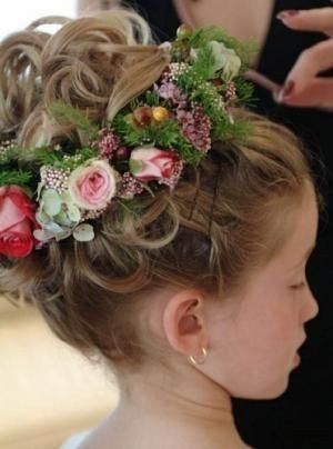 flower girl hairstyle help.!!