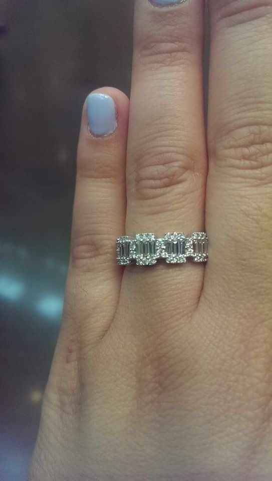 Twist on the ol' Ring Pics!