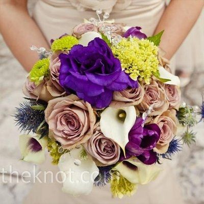 Flower bouquet with mums and Calla lilies?