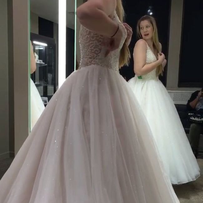 Ok ladies... Drop a pic of your BEAUTIFUL DRESSES