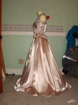 DIY Dress!! OMG it's starting to look like a wedding gown! Woo Hoo (pics)